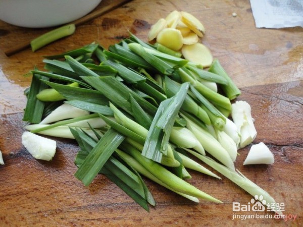 如何做笋丁炒鸡蛋
