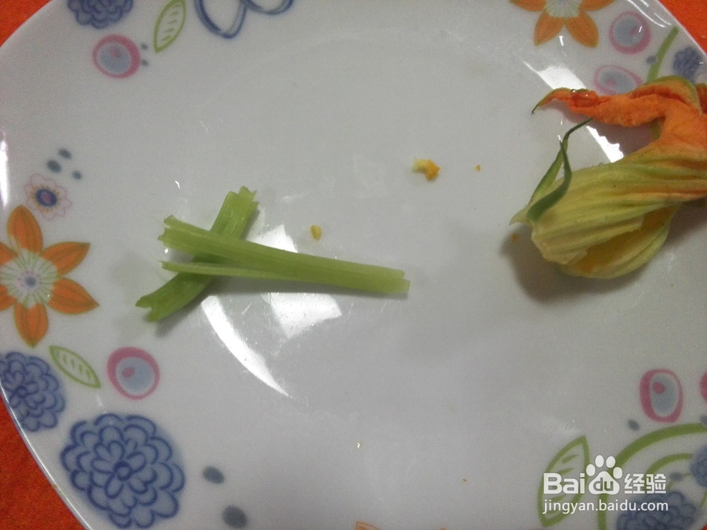 南瓜花炒腊肉的做法