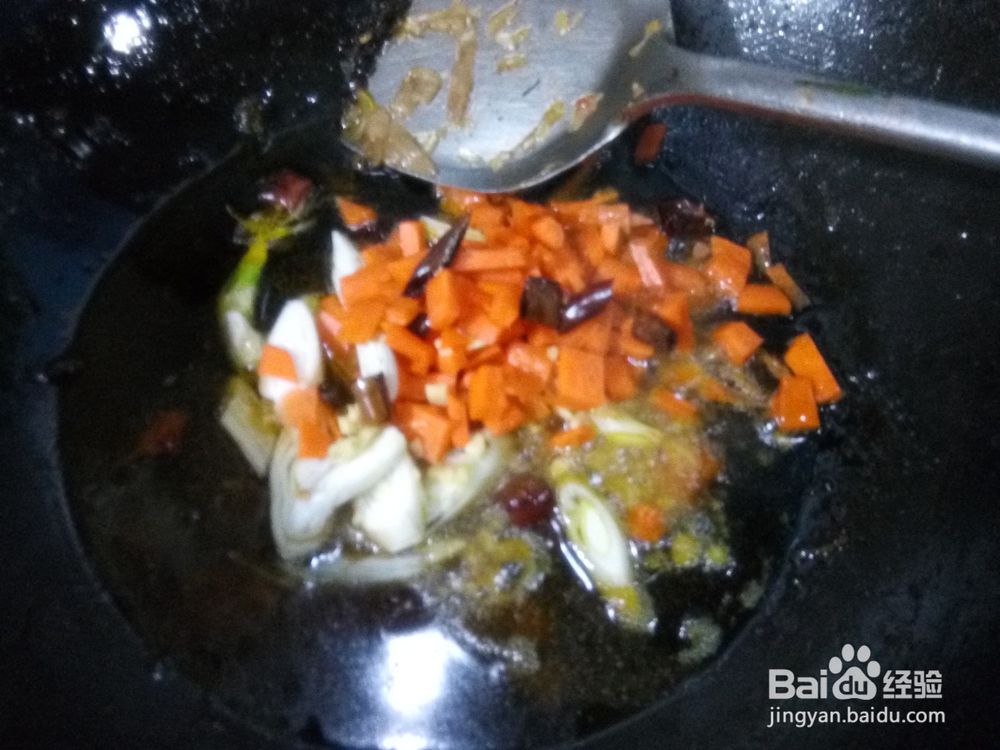 辣味鸡蛋胡萝卜丁炒大米粥