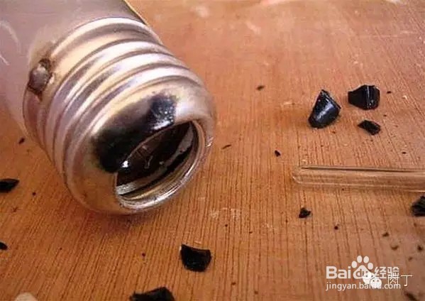 DIY废灯泡变身简易小花瓶