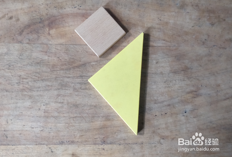 用七巧板怎样拼一个挥胳膊的小孩?