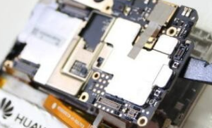 华为NOTE8手机怎么换屏幕玻璃