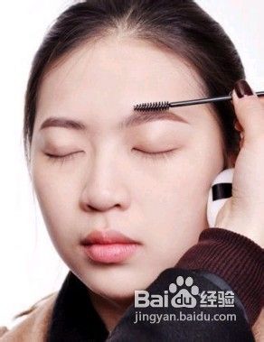 白领丽人如何化淡妆最得体