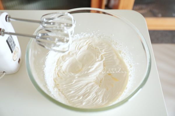 草莓爱心奶油蛋糕卷