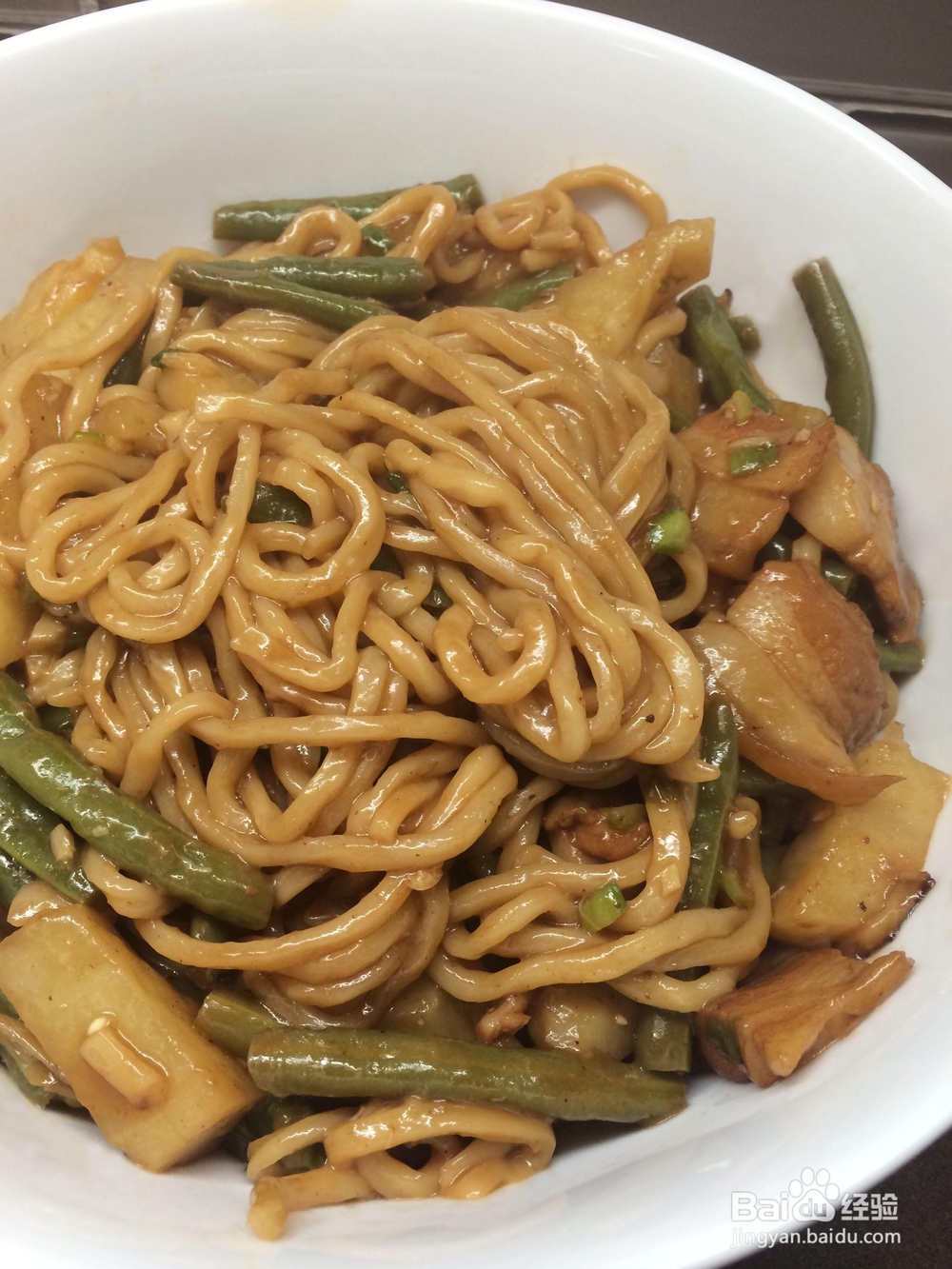 好想大快朵颐的五花肉豆角土豆焖面