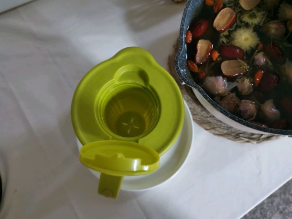 养颜红枣玫瑰菊花枸杞茶