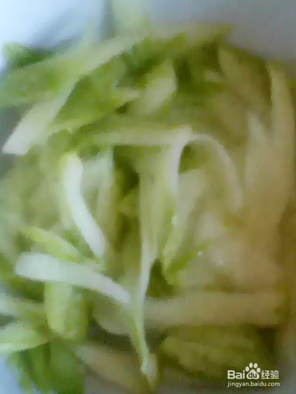 营养丰富的儿童早餐——小米粥+蔬菜鸡蛋饼