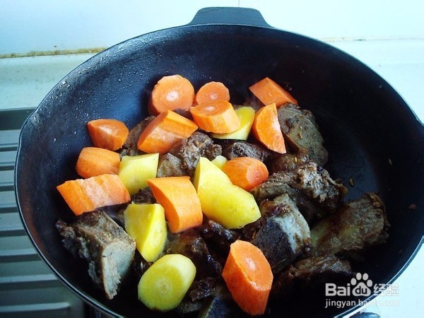 胡萝卜炖牛排骨怎么做