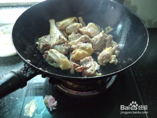 如何制作墨鱼蒸土鸡