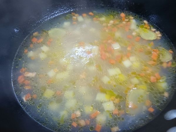 土豆蛤蜊肉疙瘩汤