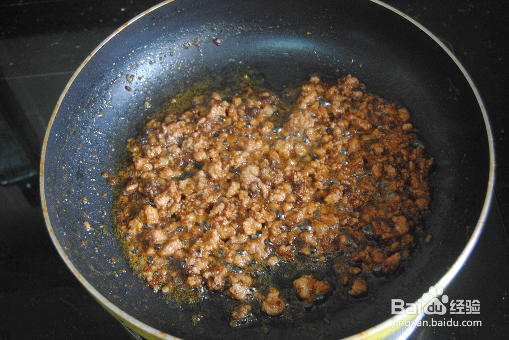 简单好吃的草菇肉酱面