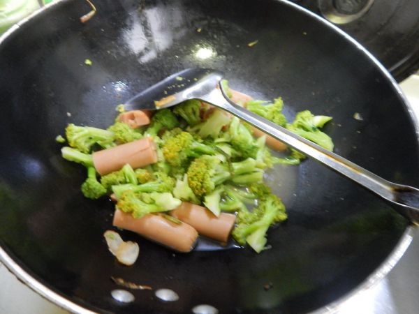 西兰花烧玉米肠