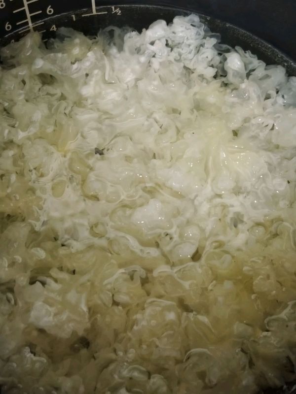 红枣银耳雪梨糖水