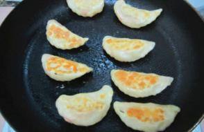 三鲜蛋肉煎饺的做法