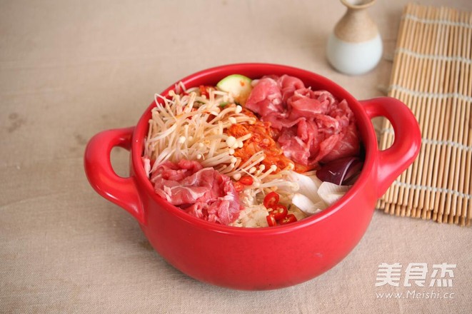 韩式泡菜牛肉锅