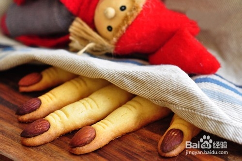 <b>万圣节女巫手指饼干制作方法</b>