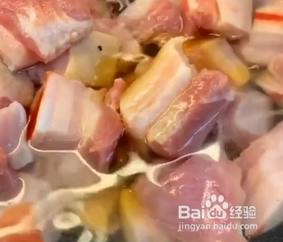 如何做红烧肉炖粉条呢