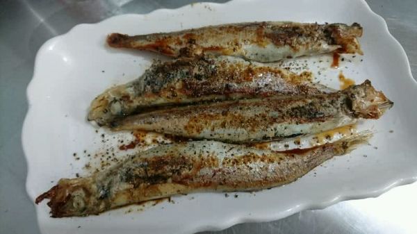 百里香煎多春鱼