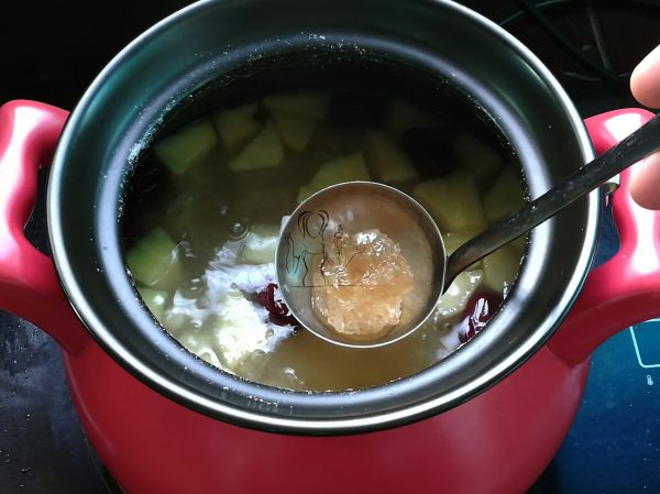 红枣百合银耳汤