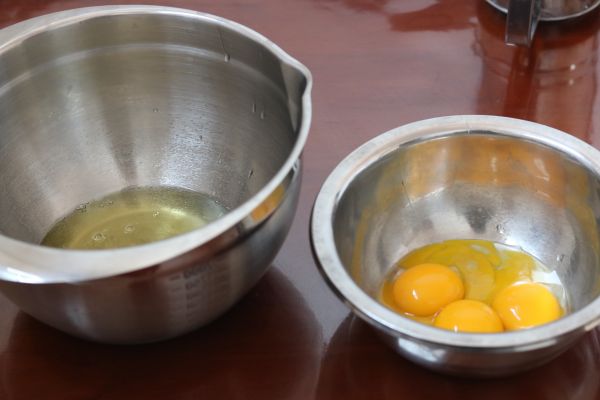 菠菜草莓奶油卷