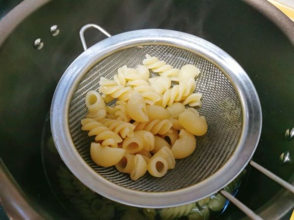 土鸡盖浇意大利面