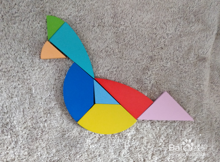 用九巧板拼图玩具怎样拼一只安静站着的鸽子?