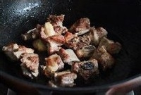 小火慢炖红烧排骨