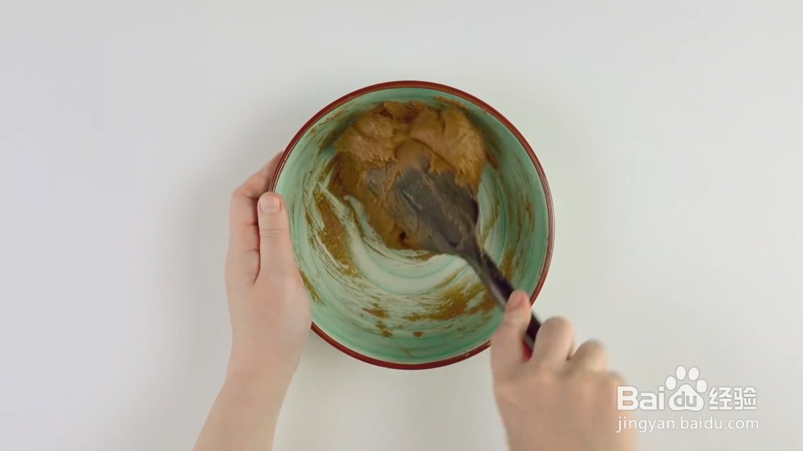 如何制作超大型奶油肉桂卷蛋糕？