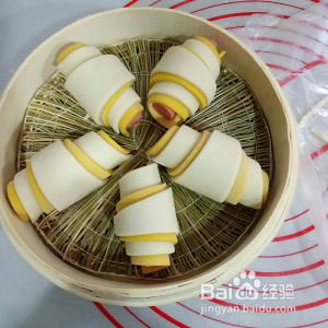 简易美味早餐推荐——双色火腿馒头卷