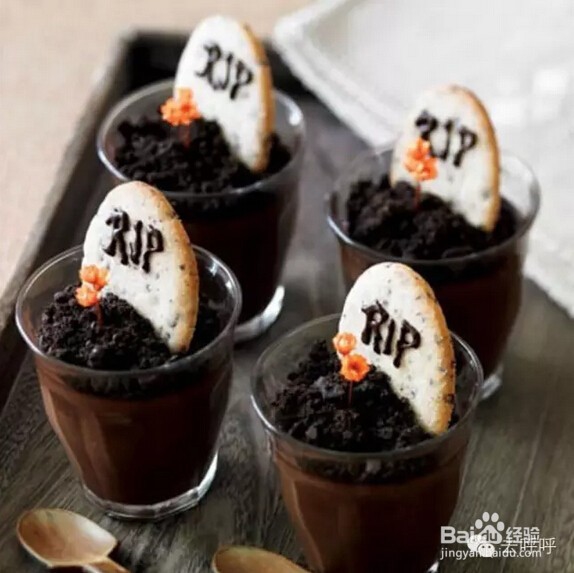 100块如何开一个万圣节派对?