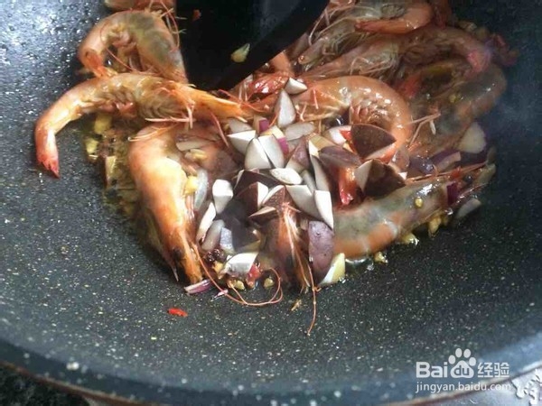 张灯结彩—油焖大虾的做法