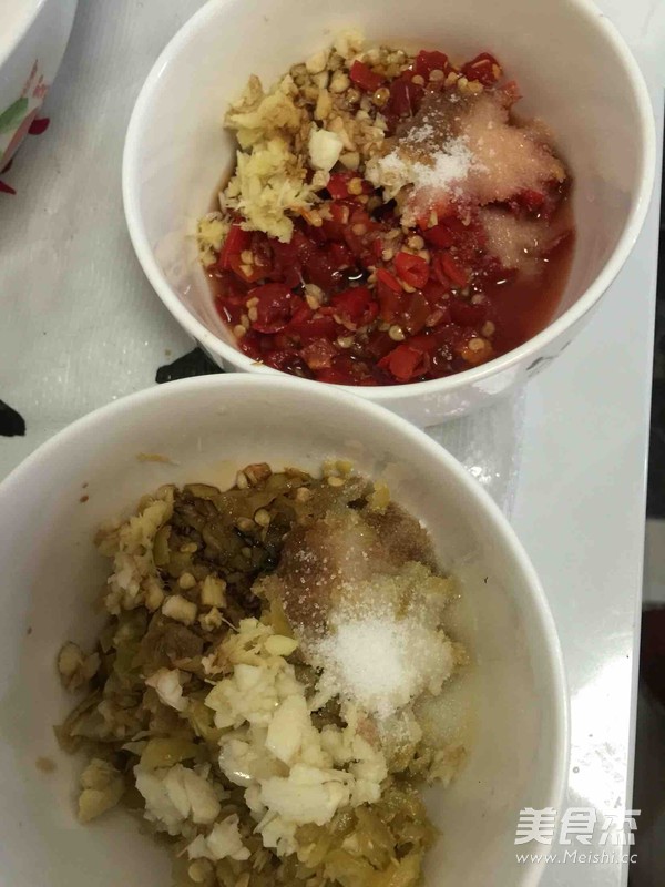 双椒蒸鱼头的做法