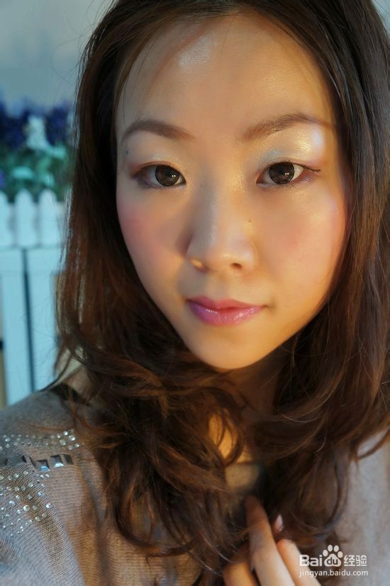 用化妆刷画完美妆容