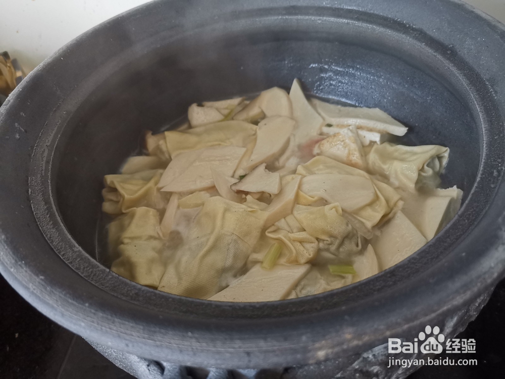 砂锅豆皮卷汤煲