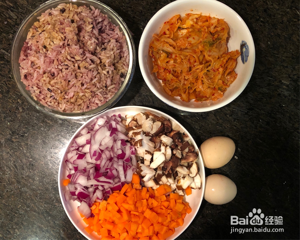 百吃不厌的辣白菜炒饭