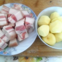 红烧肉土豆做法