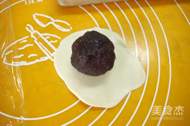 蛋黄酥的家常做法