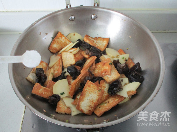 春笋烩豆腐的做法