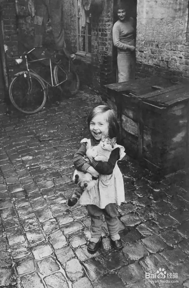 照片中时空凝滞，诉说着震撼的力量