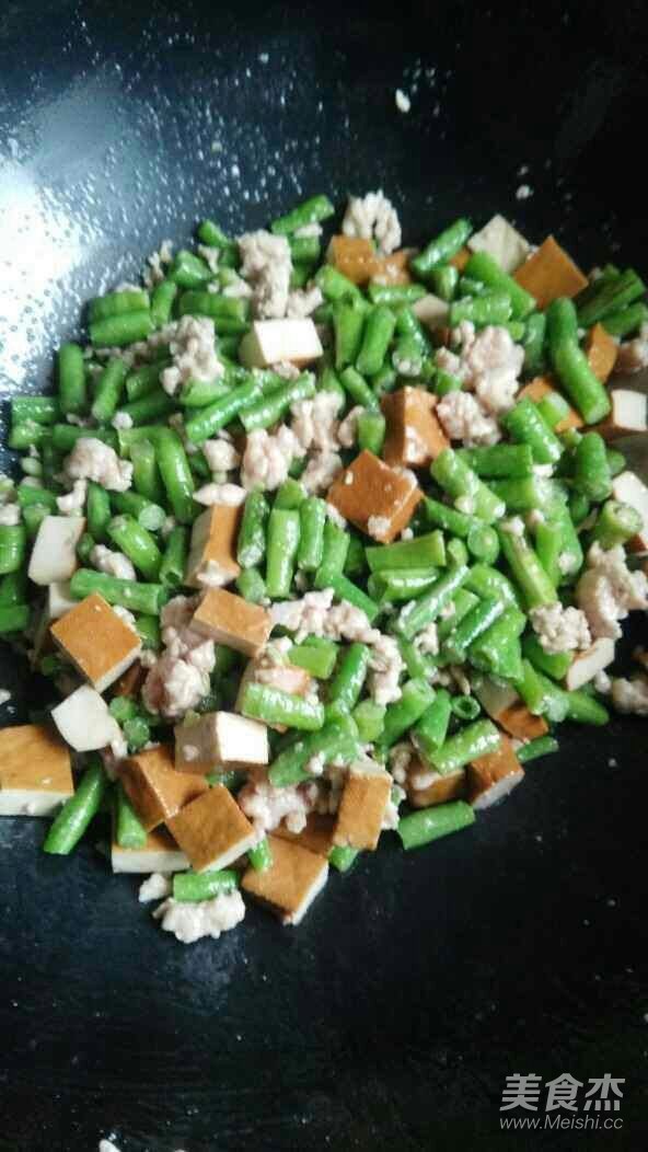 肉末香干炒豆角