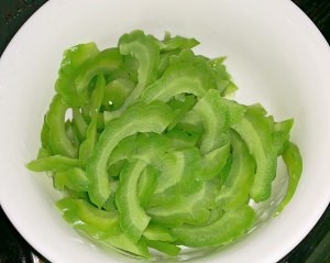 食补养生超快手凉拌苦瓜的做法