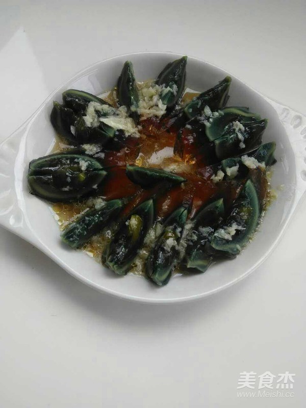 蒜汁拌皮蛋的做法