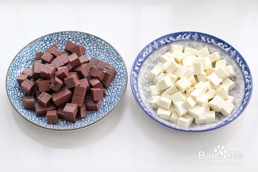 怎么做香辣鸭血炖豆腐