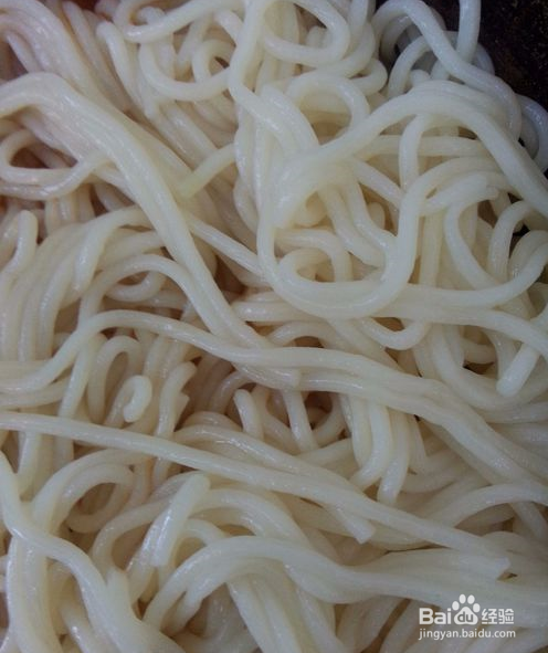 在家制作香菇肉丝面方法