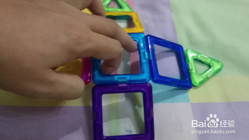 磁力片基础造型-简单小房子的拼建过程