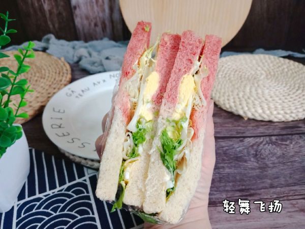 鸡蛋沙拉三明治