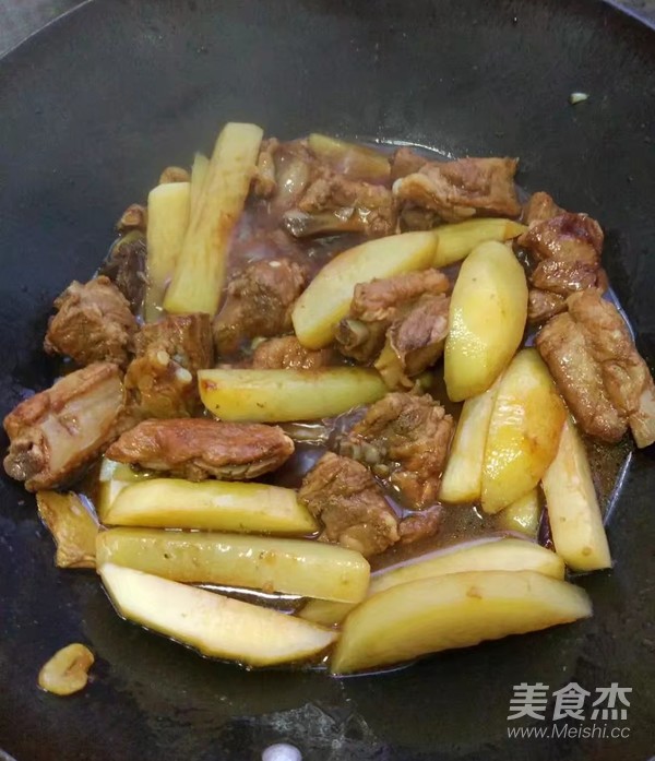 排骨烧土豆的做法