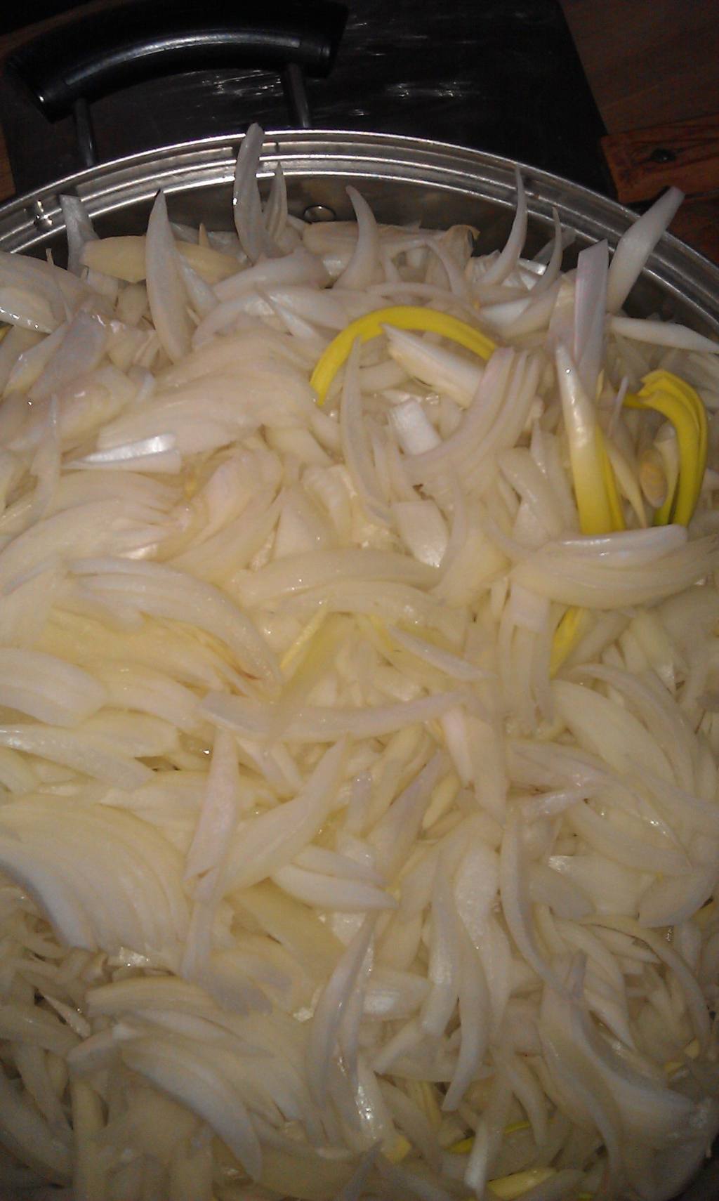 教你做蒜薹洋葱木耳炒肉，味道美极了