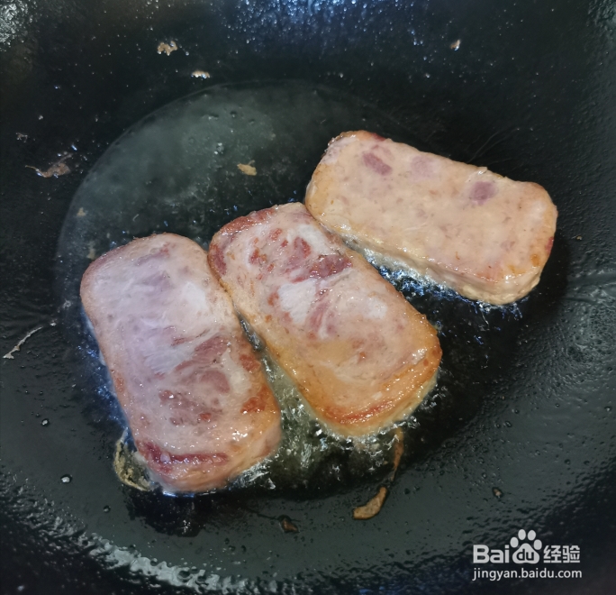 香香脆脆的午餐肉饭团