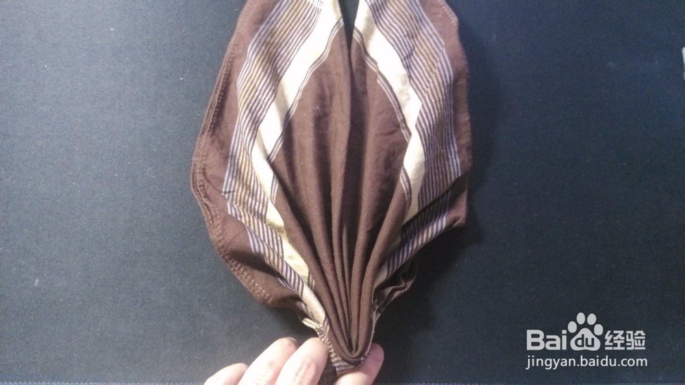 春意和雄鸡的餐巾做法